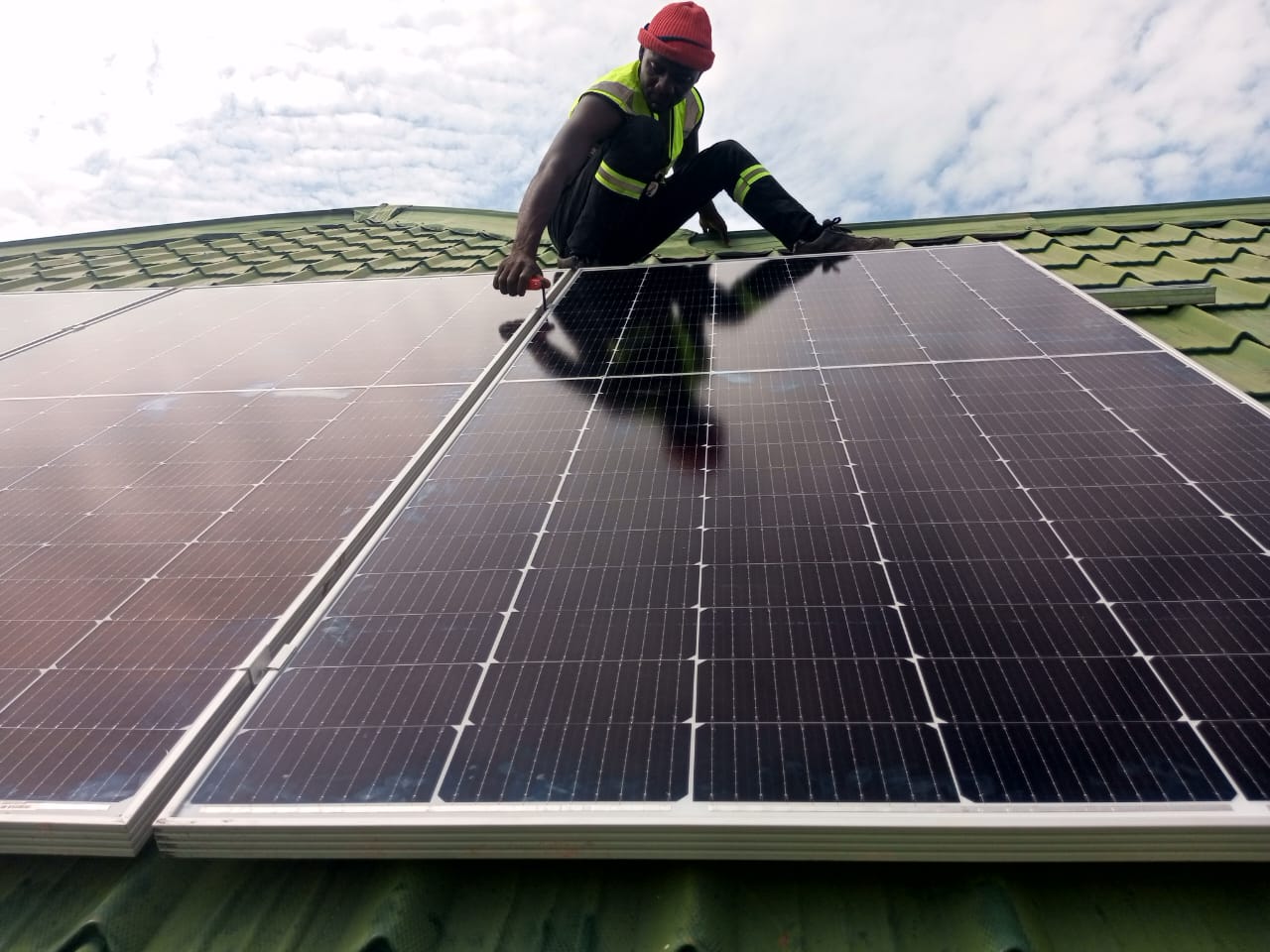 Solar installation Masansa & Kulimashiwa schools — panel installation